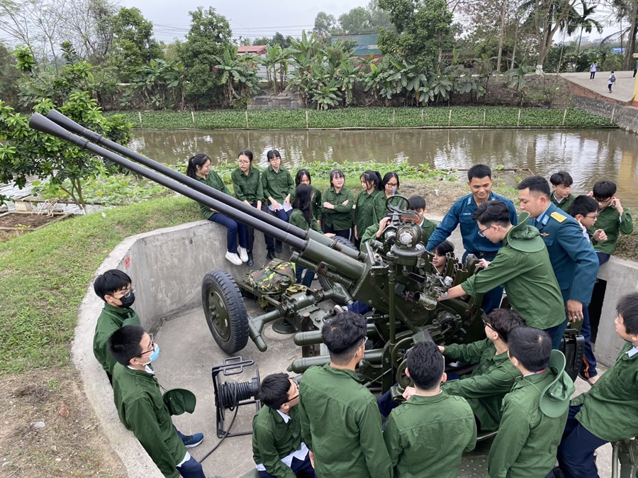 “Tập làm chiến sĩ Điện Biên”